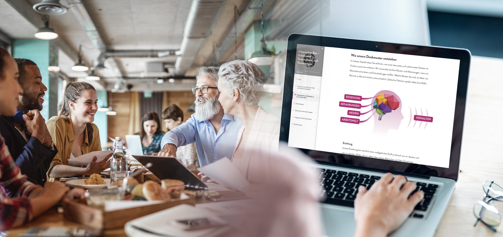 Mitarbeiter in einer Besprechung, Laptop mit Diversity-E-Learning